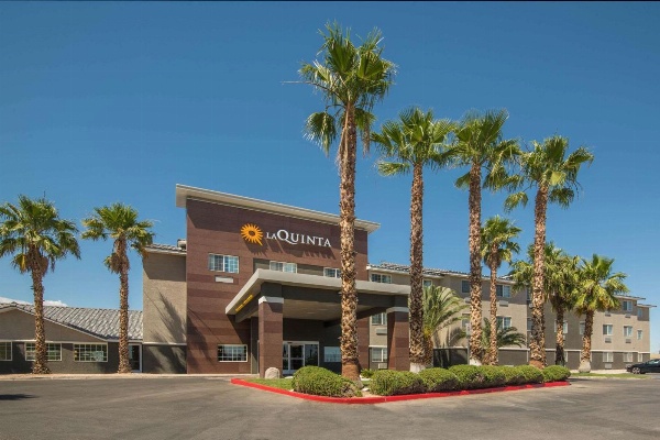 La Quinta Inn & Suites by Wyndham Las Vegas Nellis image 2