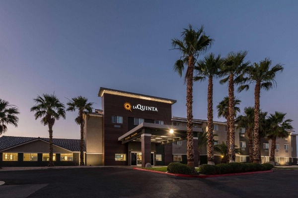 La Quinta Inn & Suites by Wyndham Las Vegas Nellis image 4